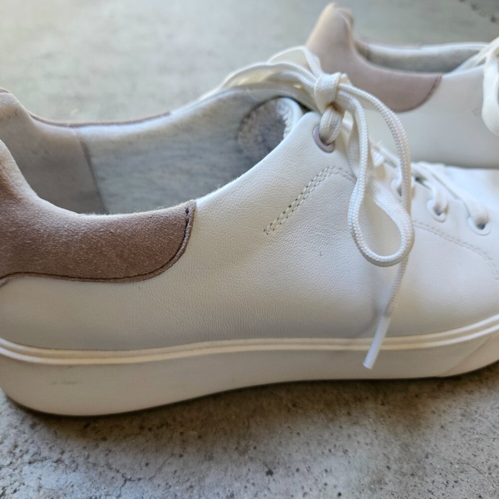 Sneakers - Picture 2 of 4